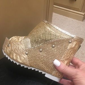BRAND NEW Never Worn Gold Wedges Size 6